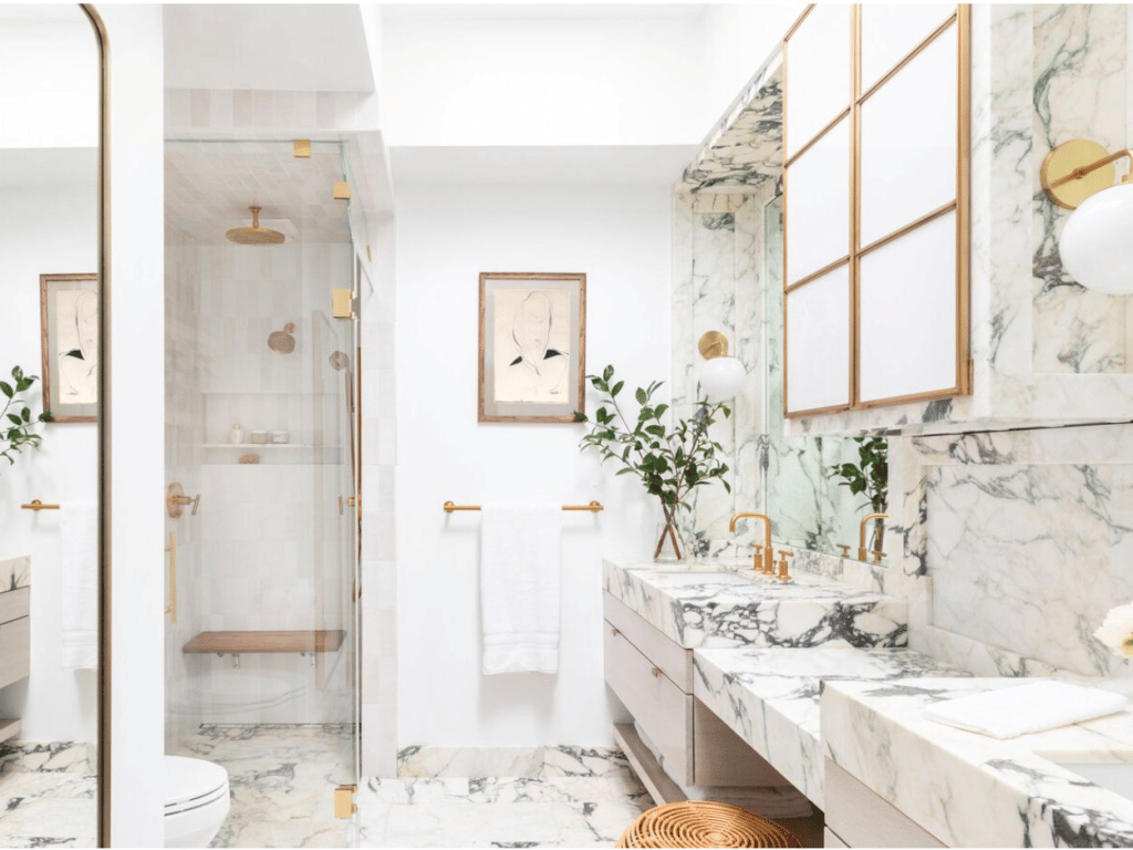 10 Ways to Design Your Master Bath for Maximum Storage